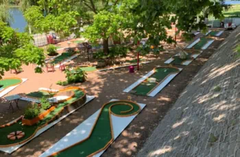 Mini golf Vichy tourisme-Le Refuge des Vaures-gîte-Hébergement nature-détente-location vacances-séjours-auvergne-vichy