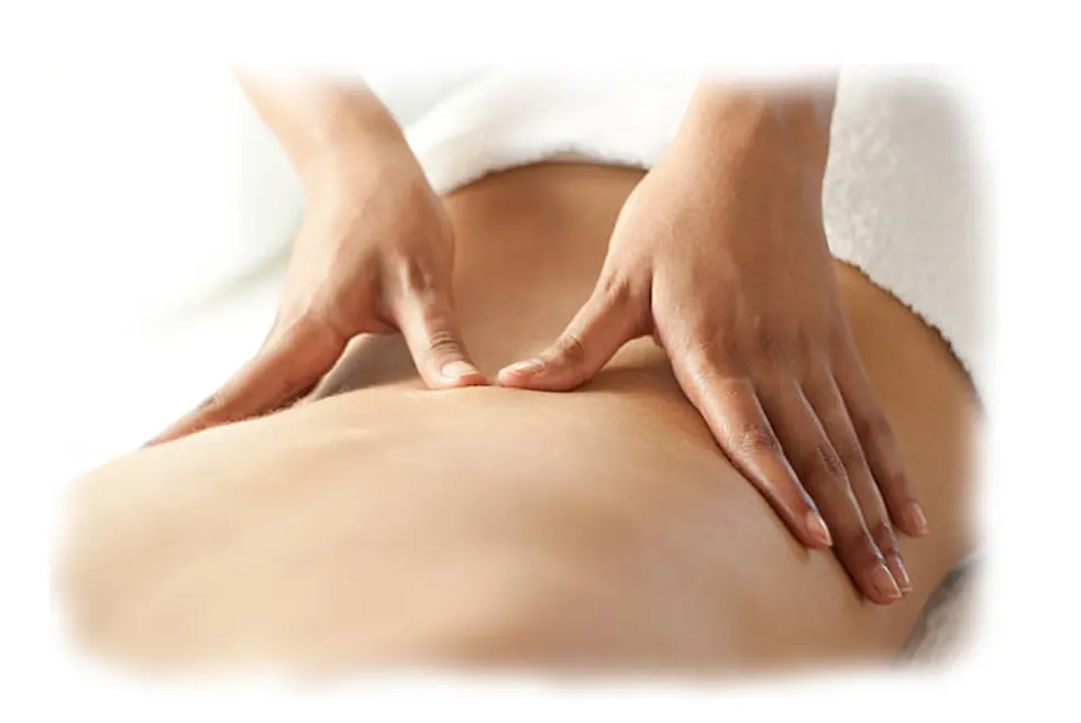 Les mains de Laurielle massage disponibles-Le Refuge des Vaures-gîte-Hébergement nature-détente-location vacances-séjours-auvergne-vichy