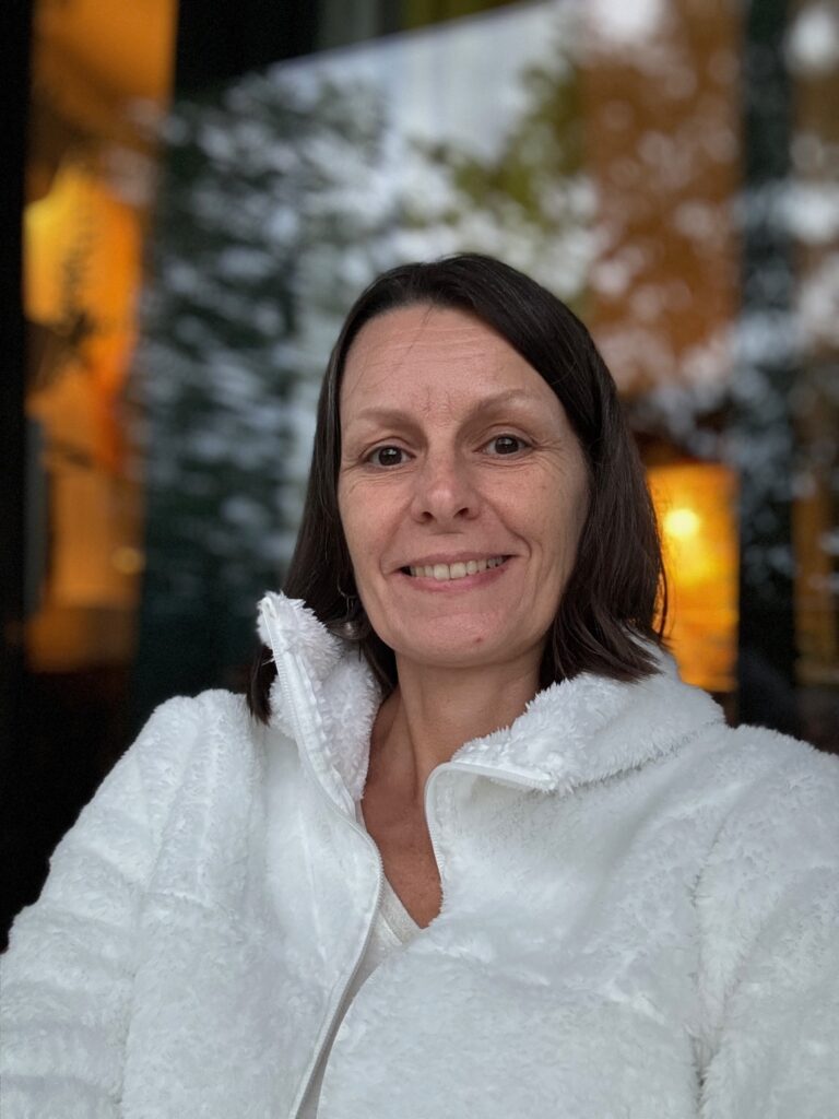 Je suis Marie-Stephanie-hôte du gîte Le refuge des Vaures-Vacances détente à Vichy